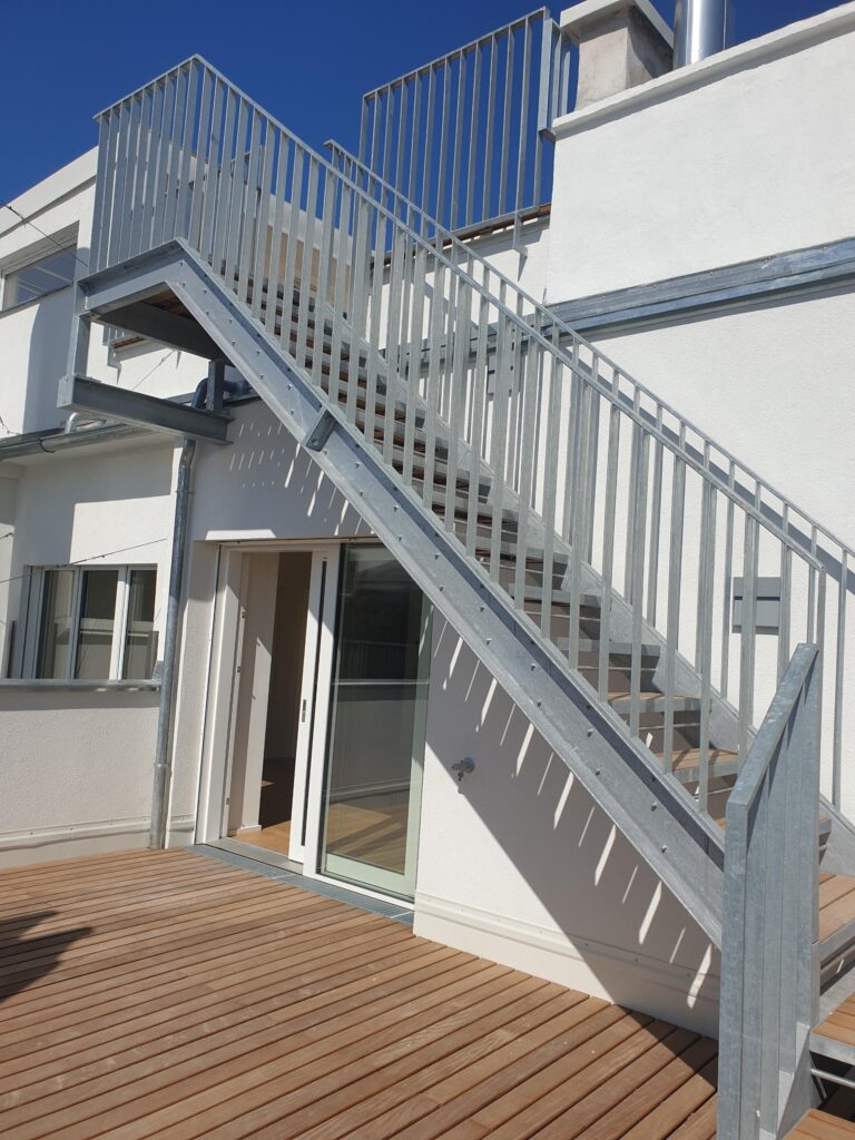 sos-galerie-lugeck-aussentreppe-3