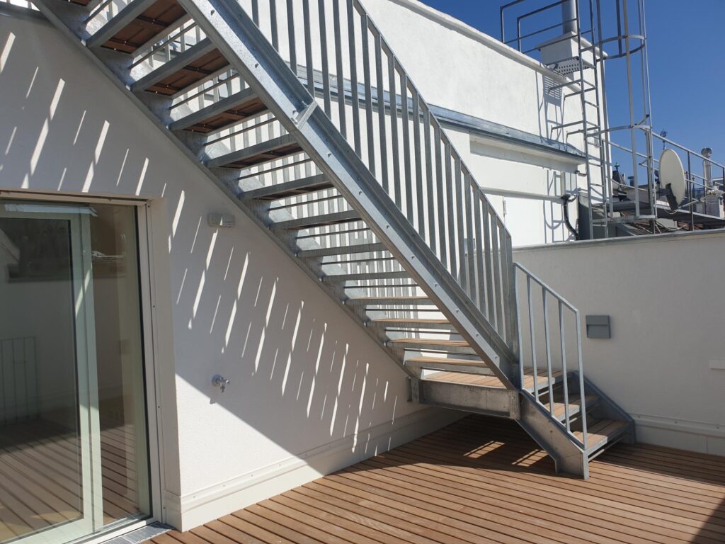 sos-galerie-lugeck-aussentreppe-8