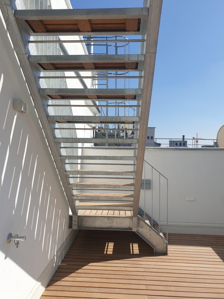 sos-galerie-lugeck-aussentreppe-9