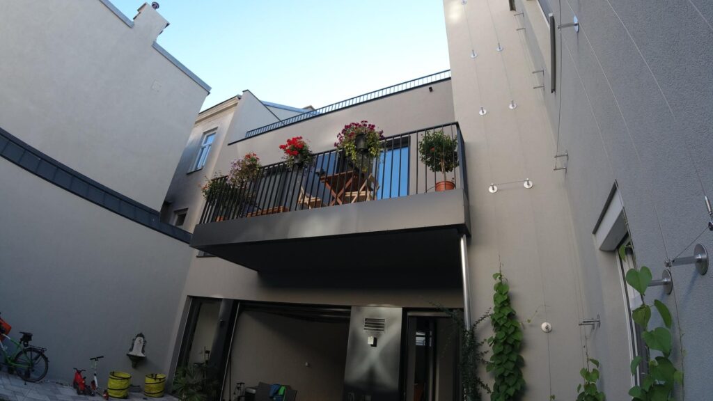 sos-galerie-sechshaus-balkongelaender-5