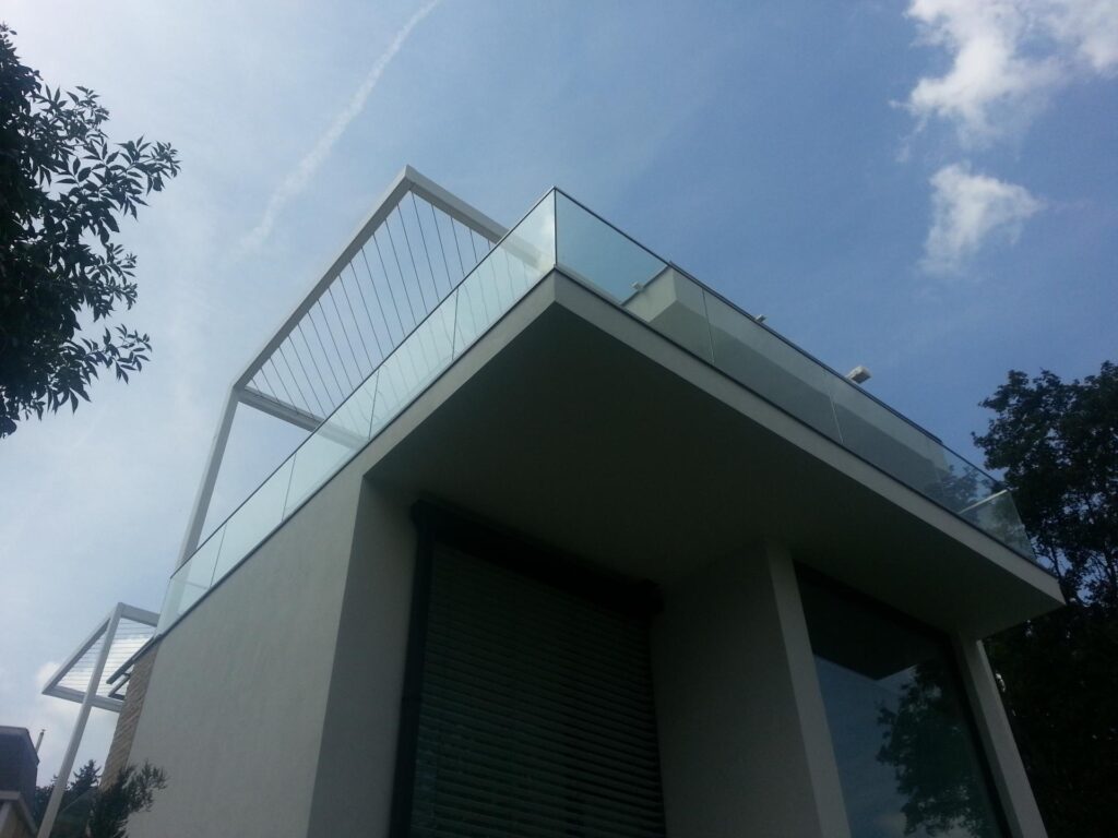 sos-galerie-trazerberggasse-glasgelaender-2