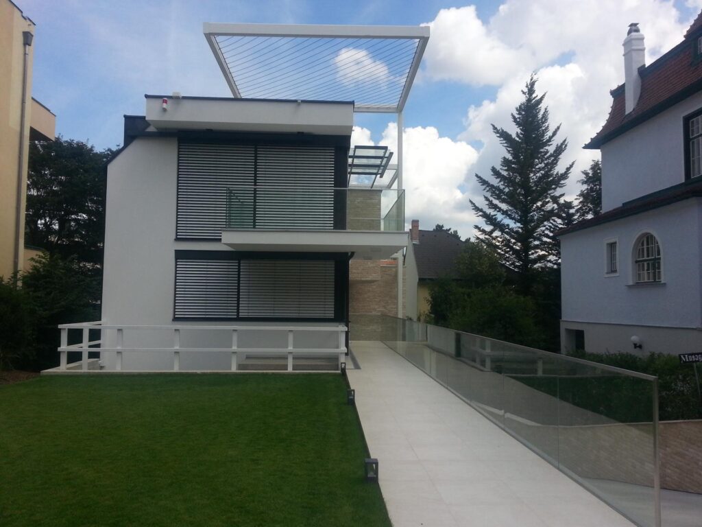 sos-galerie-trazerberggasse-glasgelaender-4