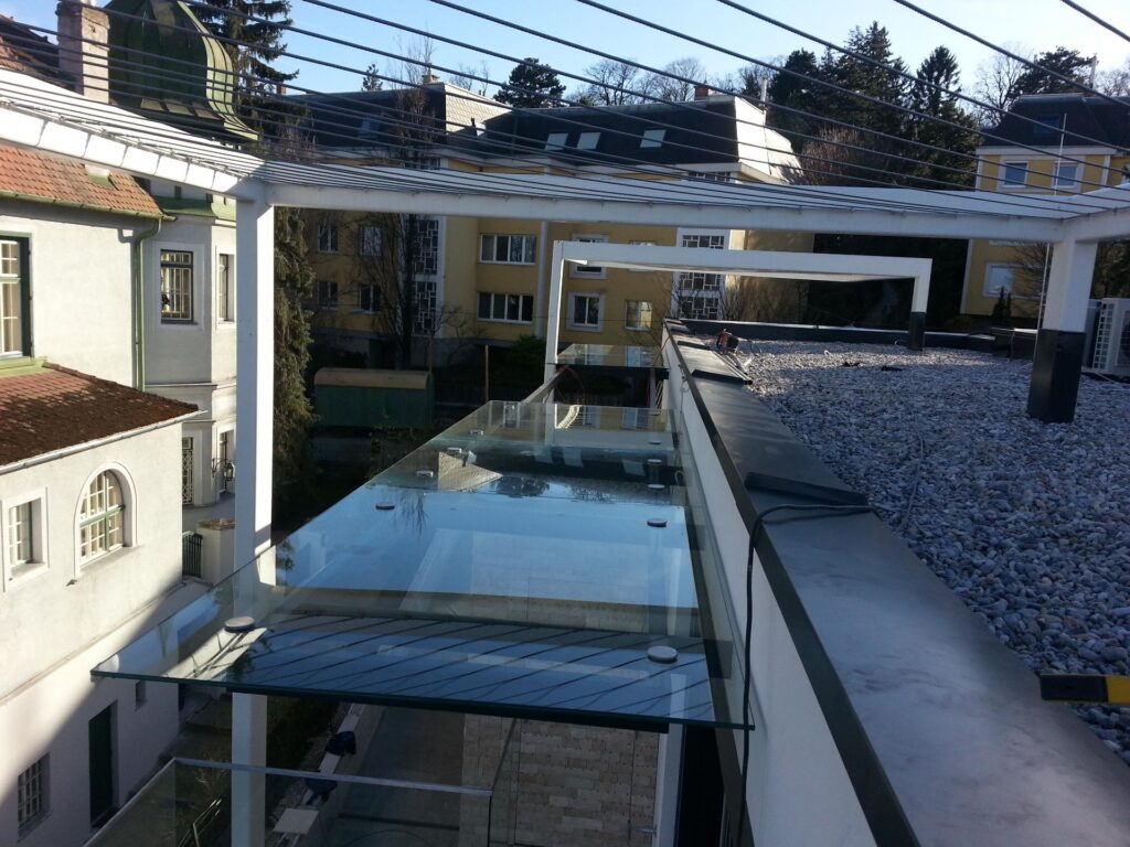 sos-galerie-trazerberggasse-vordach-1